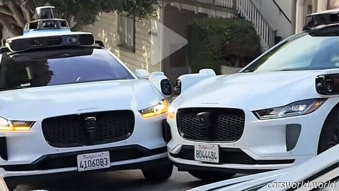 Три автомобиля Waymo застряли так сильно, что ради счастливого конца потребовался человек | Carscoops